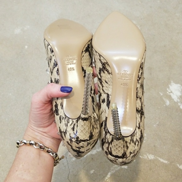 Authentic Valentino Rockstud Heels - Picture 6 of 8